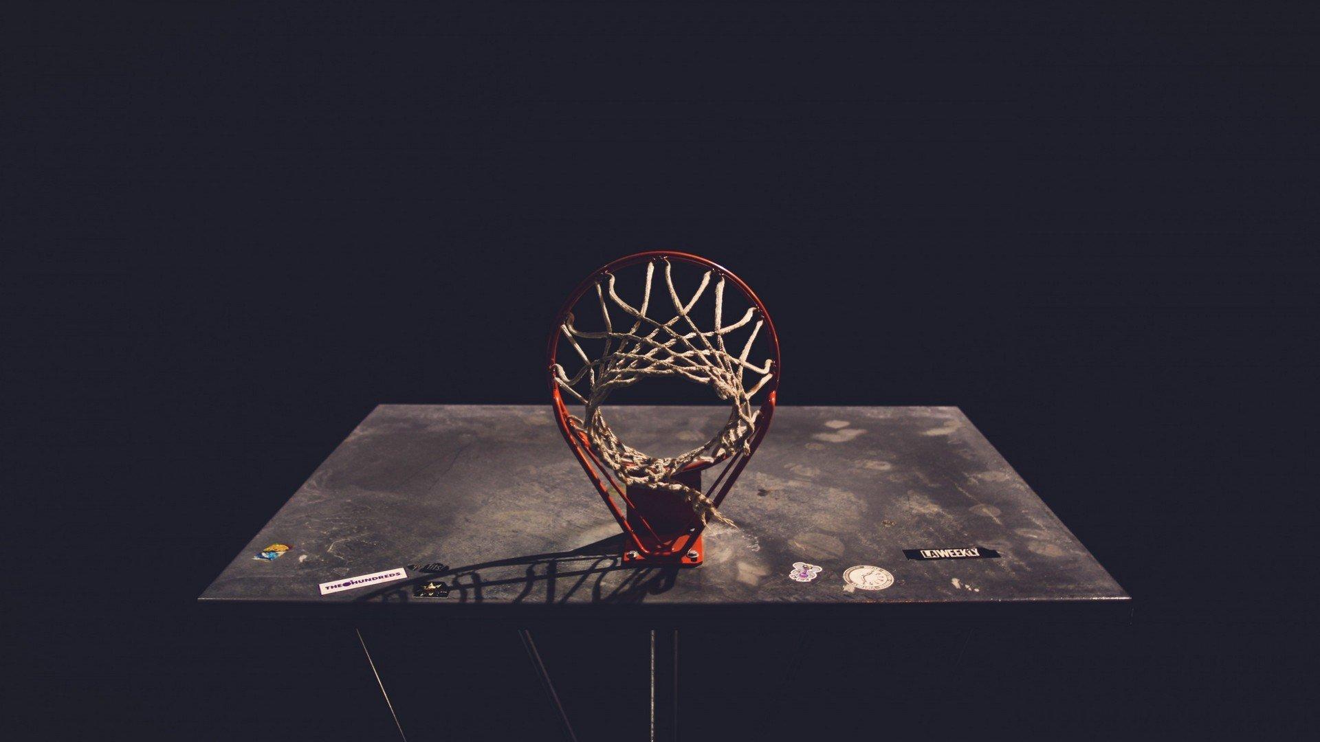 UFC 296上演巅峰对决,爱德华兹成功卫冕次中量级冠军