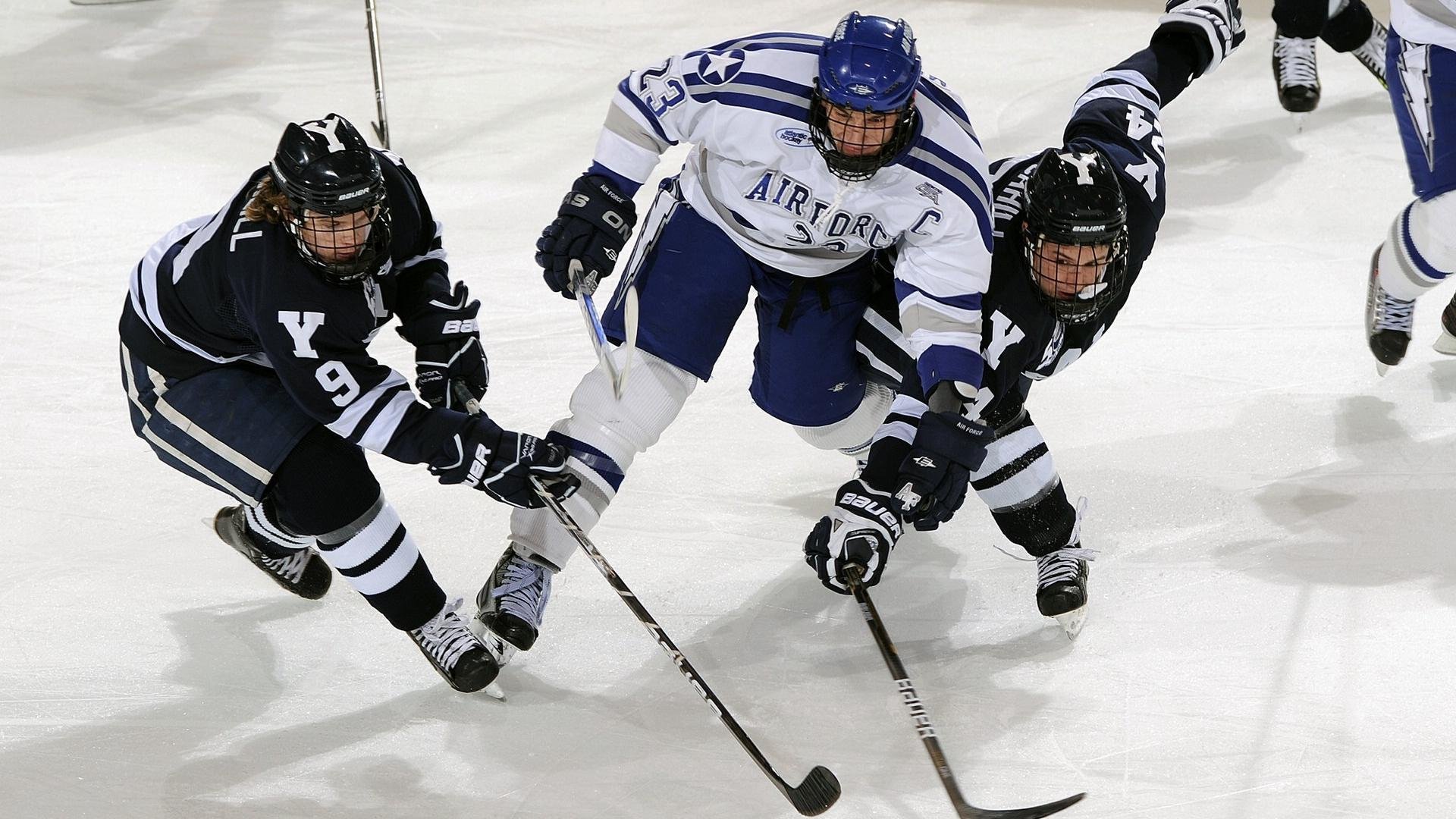 短道速滑世界杯北京站，中国队包揽三金，新秀闪耀赛场